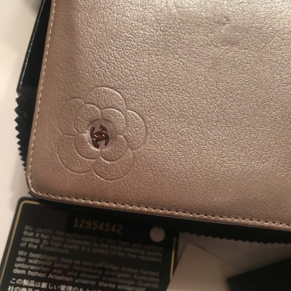 Chanel Camellia Lambskin Bifold Long Wallet - Picture 4 of 8